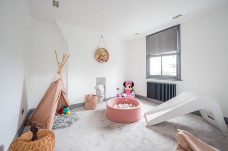 3 bedroom end of terrace house to rent - Photo 3