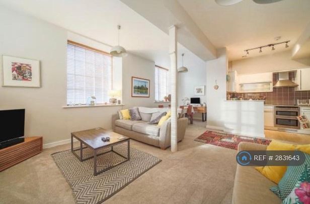 2 bedroom flat to rent - Photo 1