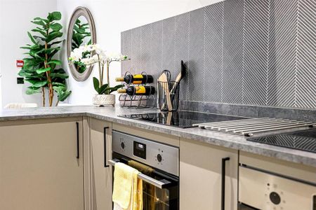 1 bedroom in a house share to rent - Photo 5