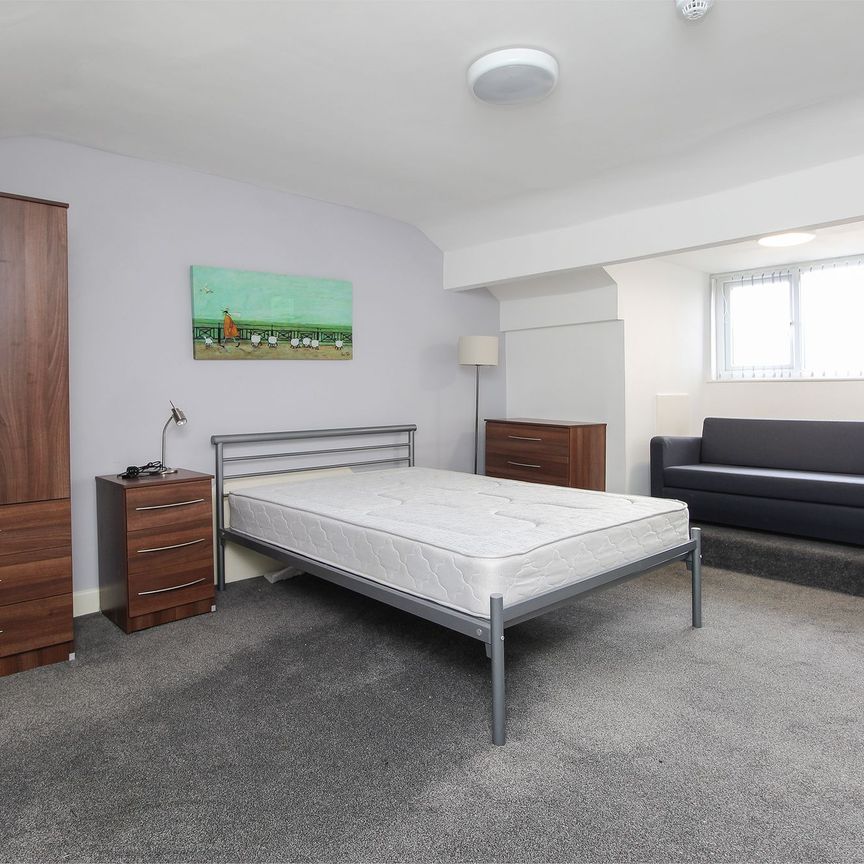 1 bedroom Flat to rent - Photo 1