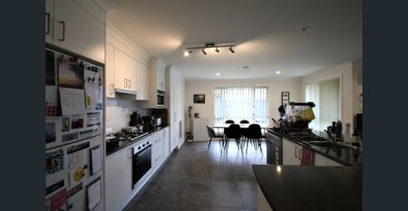 Spacious Three Bedroom Home - Photo 2