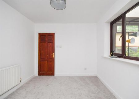 4 bedroom detached house to rent - Photo 3