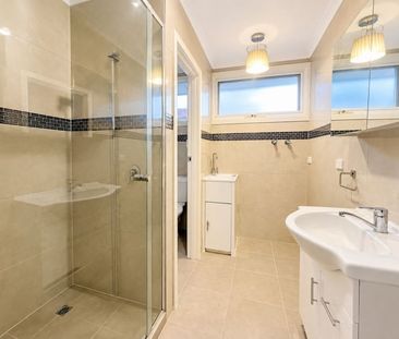 Updated 2 Bedroom Unit In Prime Cheltenham Location - Photo 6