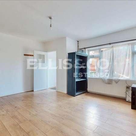 Stanley Close, Wembley, HA0 - Photo 1