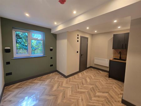 London Road, Ewell KT17 - Photo 2