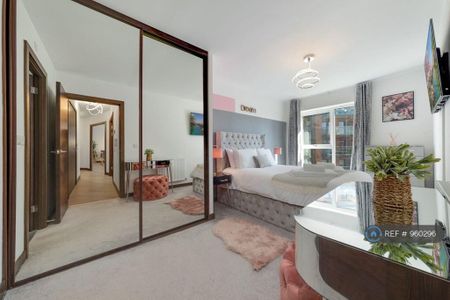 2 bedroom flat to rent - Photo 2