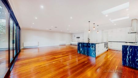 4 Bed, 3 Bath - Photo 4