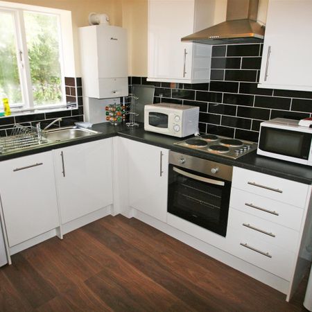 4 bedroom terraced house to rent - Photo 4