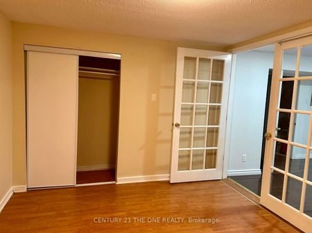 Detached Home For Lease | N8143720 - Photo 2