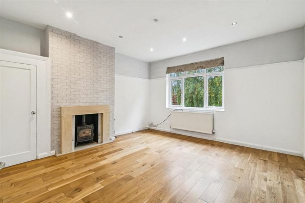 4 bedroom flat to rent - Photo 1