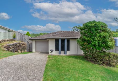 Neat 3 Bedroom Townhouse - Photo 2