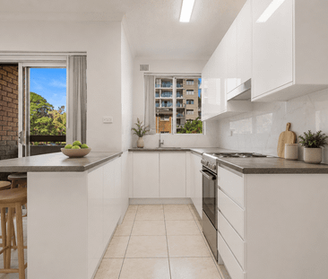 Updated Apartment with Lock-Up Garage in a Prime Liverpool CBD Loca... - Photo 4