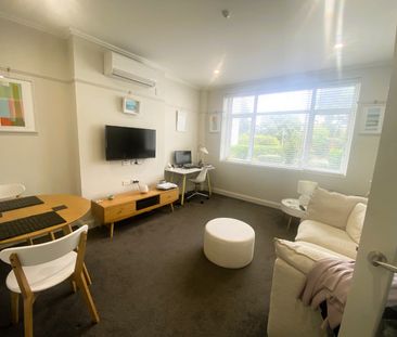 Gem on Oriental! - Photo 2