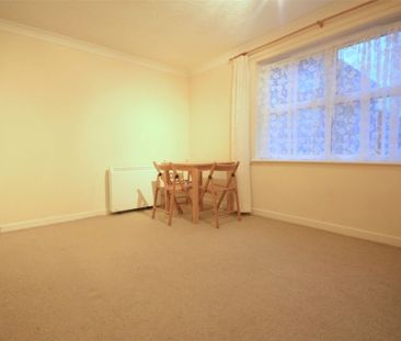 1 bedroom Ground floor flat to rent - Photo 2