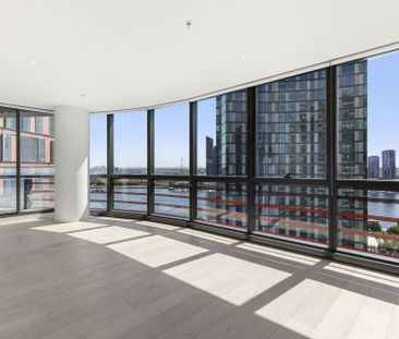 Perfect Location – Secure Building and Stunning Views - Photo 1