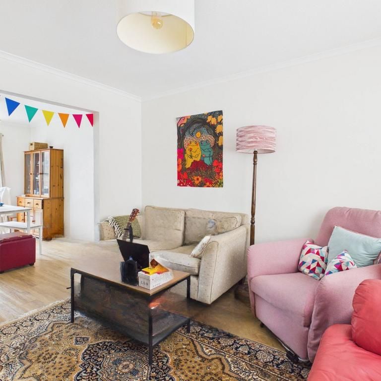 3 bedroom apartment to rent - Photo 1