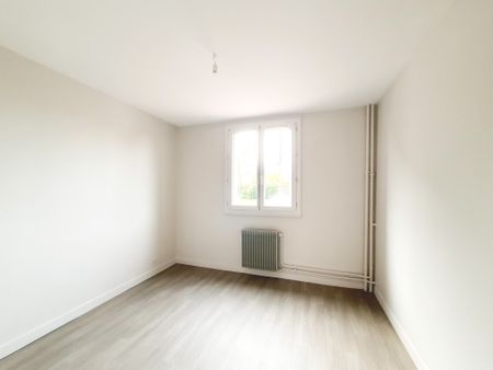 T3 de 55 m² – refait à neuf – séjour avec balcon - Photo 2
