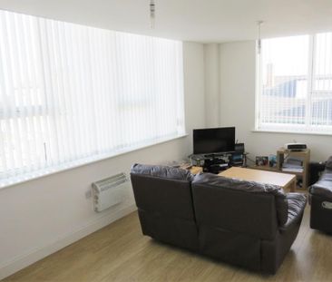 2 bedroom flat to rent - Photo 2