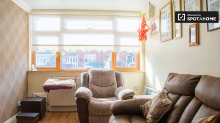 Equipped room in shared apartment in Artane, Dublin - Photo 5