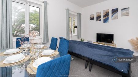 4 bedroom flat to rent - Photo 2