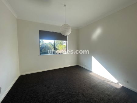 2Bedrooms, 1Bathrooms - Photo 2