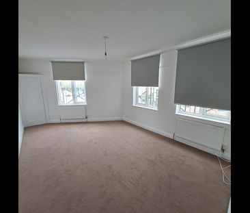 1 Bed Flat, Grand Parade, SW14 - Photo 1