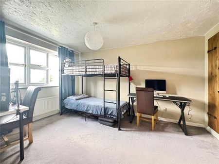 4 bedroom detached house to rent - Photo 4