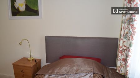 Cosy room in shared apartment in Blanchardstown, Dublin - Photo 5