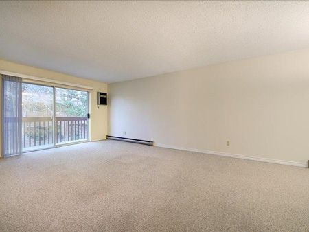 Lombardy Park Apartments - Photo 3