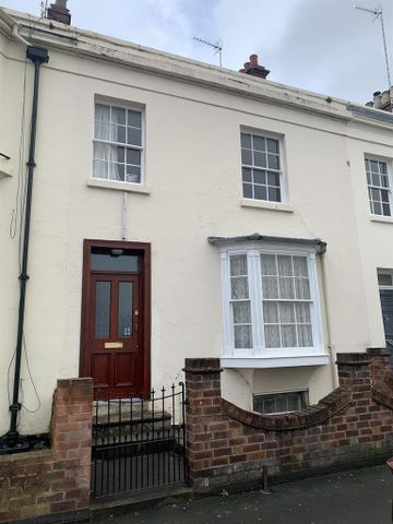 6 bedroom terraced house to rent - Photo 2