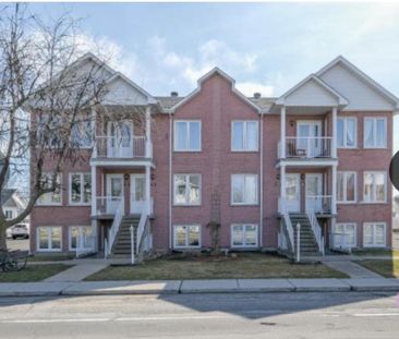 Grand Condo 4 1/2 à Louer Situé à Chamby - Photo 1