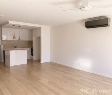 A GORGEOUS MODERN 3 BEDROOM TERRACE HOME RIGHT IN THE HEART OF ROBINA - Photo 1