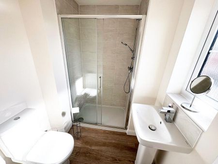 3 bedroom semi-detached house to rent - Photo 2