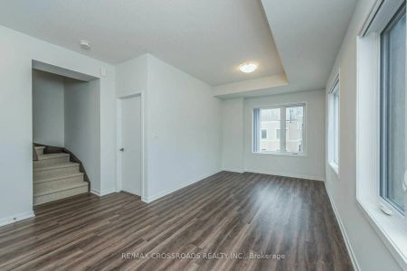 Condo Townhouse For Lease | N9261185 - Photo 4