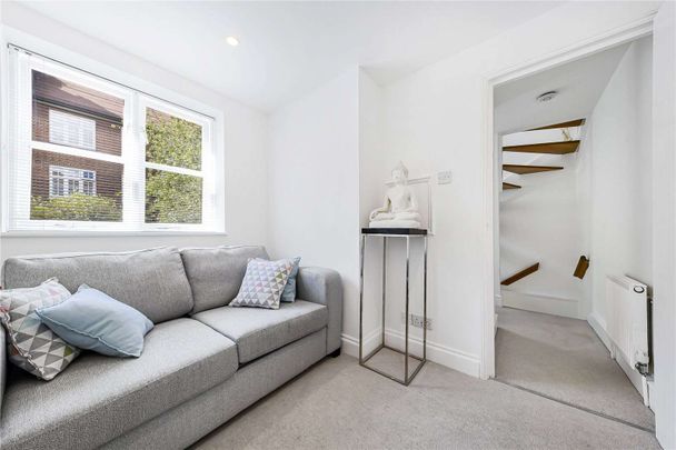 Charming 2 bedroom, 2 bathroom cottage with a private garden. - Photo 1