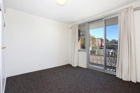 Light & Bright Apartment in Convenient Location - Photo 2