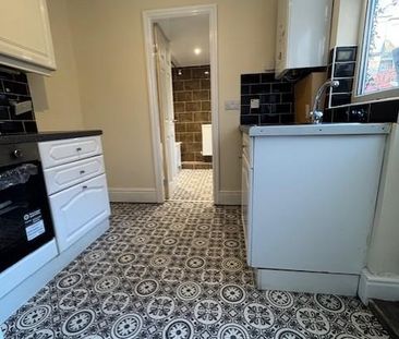 2 bedroom ground floor flat to rent - Photo 3