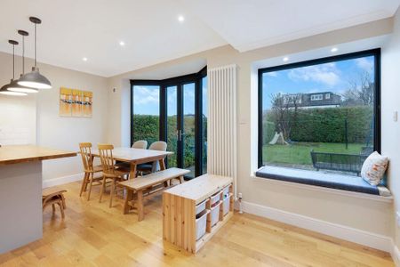 4 bedroom semi-detached house to rent - Photo 4