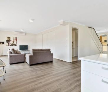 Near new & deceptively spacious - Photo 2