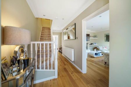 Catherine Close, West Byfleet, Surrey, KT14 - Photo 4