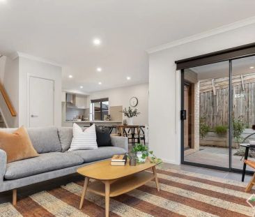 “North Side Beauty” - Photo 4