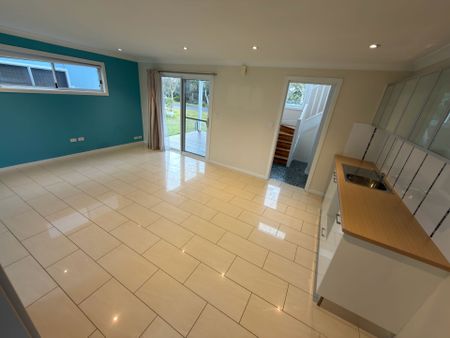 Beach Vibes All Round - 4 Bedroom, 2 Bathroom. Ocean Views, Deck Space - Photo 2