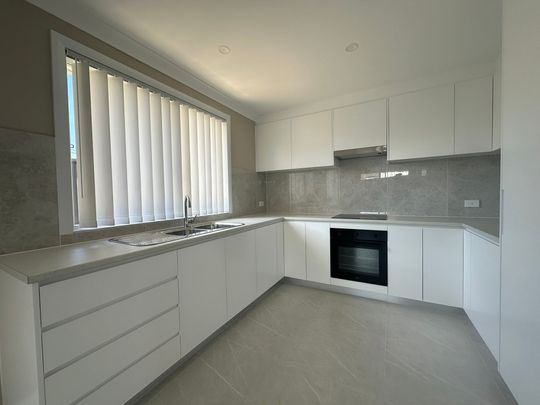 Lifestyle Living Steps from Shops, Cafés & the Foreshore - Photo 1