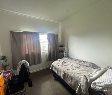 4 Bedroom Brick and Tile Property&excl;&excl; - Photo 6