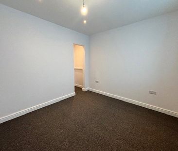 Willoughby Road, Slough, Berkshire, SL3 - Photo 2