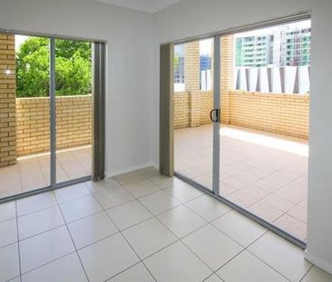 2/189 Cavendish Road, 4151, Coorparoo Qld - Photo 1