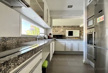 Short term rental of the luxury modern villa in El Duque / VILLA TESORO EL DUQUE