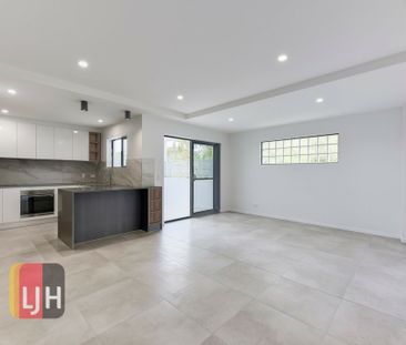 LUXURY TWO BEDROOM UNIT IN BOUTIQUE COMPLEX - Photo 2