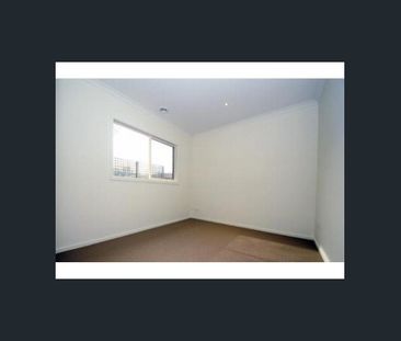 Near new 3 bedroom unit - Photo 2