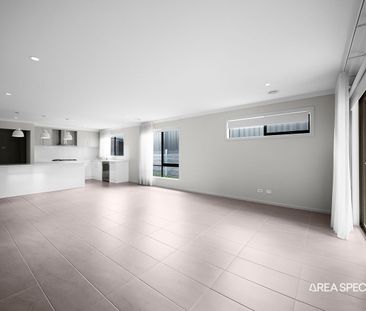 ✨ Modern 4-Bedroom Family Home in a Prime Pakenham Location - Photo 3